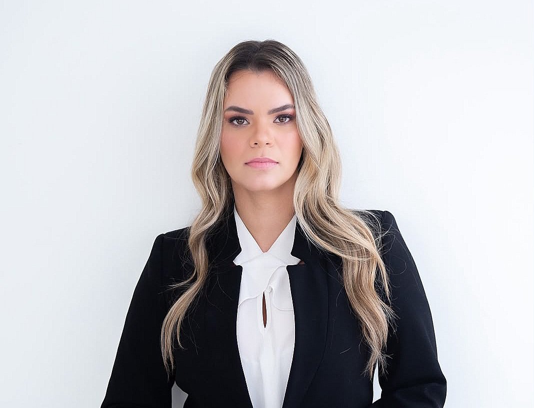 Jessyca Arieira desenvolve soluções jurídicas que conectam negócios, investidores e mercados globais com foco em governança, compliance e crescimento sustentável.