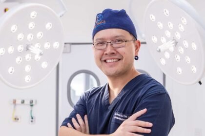 Body Hair Transplant, a técnica que usa pelos da barba como área doadora complementar para tratar calvícies extensas, sob o ângulo de comportamento e estética masculina.