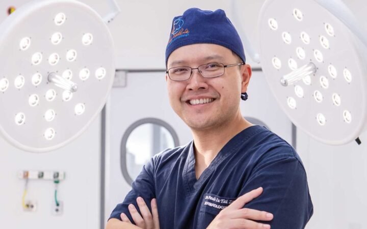 Body Hair Transplant, a técnica que usa pelos da barba como área doadora complementar para tratar calvícies extensas, sob o ângulo de comportamento e estética masculina.