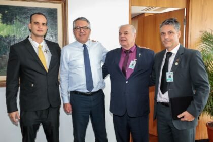 Dr. Igor Soares (delegado da FENAB), Ministro Alexandre Padilha, Dr. Jean Luís (Presidente da SBA) e Alexander da Silveira Assunção (Presidente do CNAA).