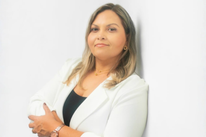 Aline Rinaldi lidera a RSA Assessoria Logística, uma das principais referências em regularização, segurança operacional e prevenção de riscos no transporte de cargas.