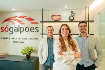 A segunda geração de diretores da Só Galpões: Tadeu Drumond, Camila Drumond e Tiago Drumond.