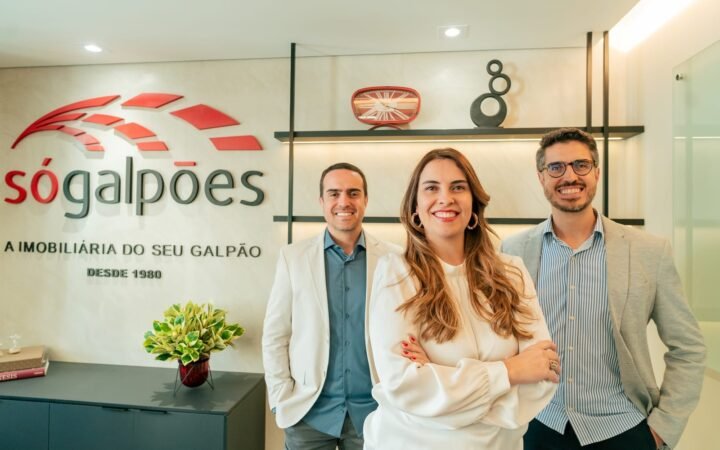 A segunda geração de diretores da Só Galpões: Tadeu Drumond, Camila Drumond e Tiago Drumond.