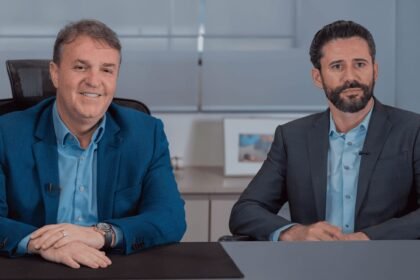 Paulo Santana e Leonardo Oliveira, sócios fundadores do IPOG, à frente de uma trajetória que começou em Goiânia e ganhou alcance nacional ao longo de 25 anos.