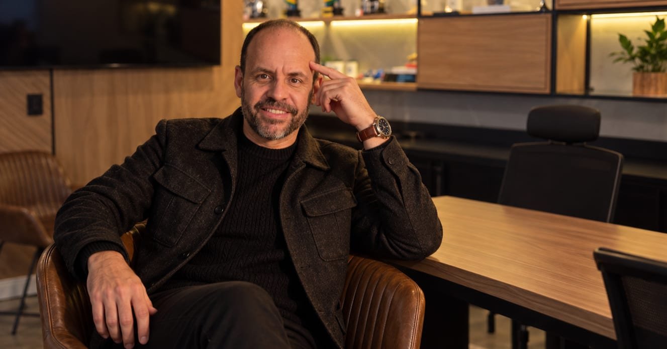 Hugo Belo, CEO e sócio co-fundador da 4Selet, fintech de plataforma de pagamento para produtor digital, na sala executiva do escritório da empresa em Goiânia.