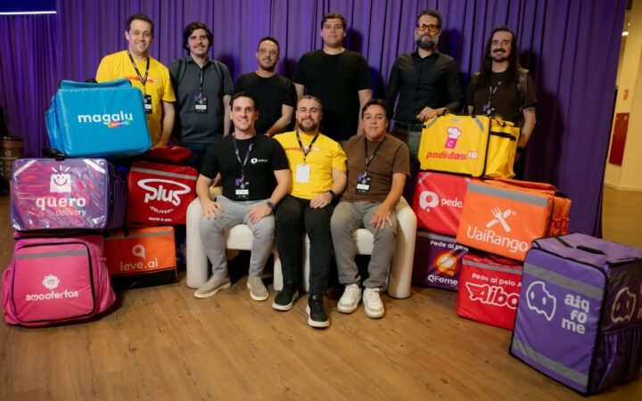 Participantes de coalizão Raiz em evento de lançamento do hub.