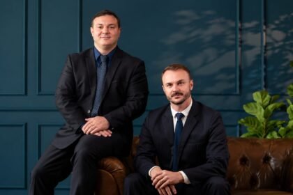 Tobias (à esq.) e Tomás, sócios do Moresco Todeschini Advogados, escritório com 21 anos de atuação no agronegócio.