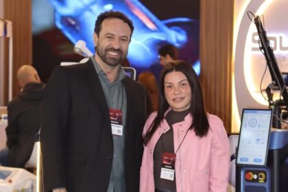Renato Silva, da Tessora, desenvolve a Eathern Longevité, marca de skincare de Viviane Aragão que tem presença na Beauty Fair.