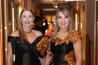 Natália e Maísa Gouveia apresentaram a coleção “Gala en Fleur” no icônico Ritz Paris, durante a Paris Fashion Week.