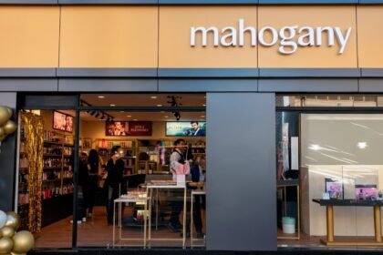 Mahogany abre oito lojas e aposta em unidade multicanal.