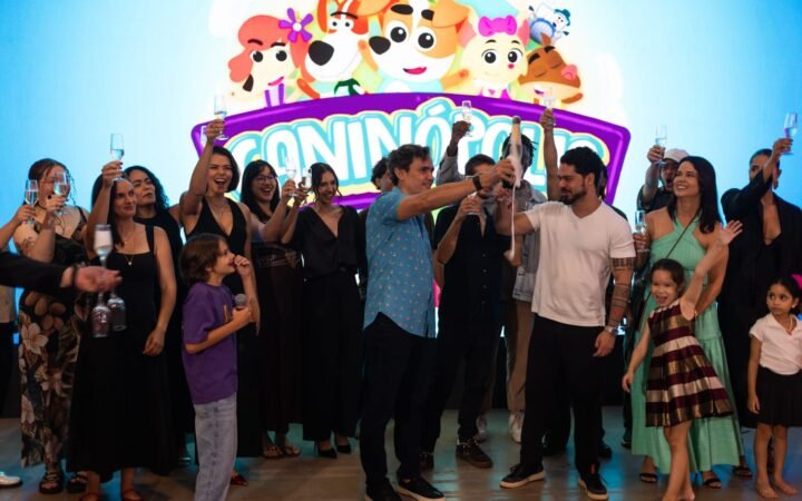 Caninópolis celebrou 1 milhão de inscritos no YouTube e ganhou as placas de Disco de Ouro e Disco de Platina.