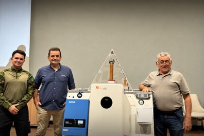 Urandir Fernandes de Oliveira conduziu a apresentação do Multigerador de Energia Quântica em Corguinho (MS).