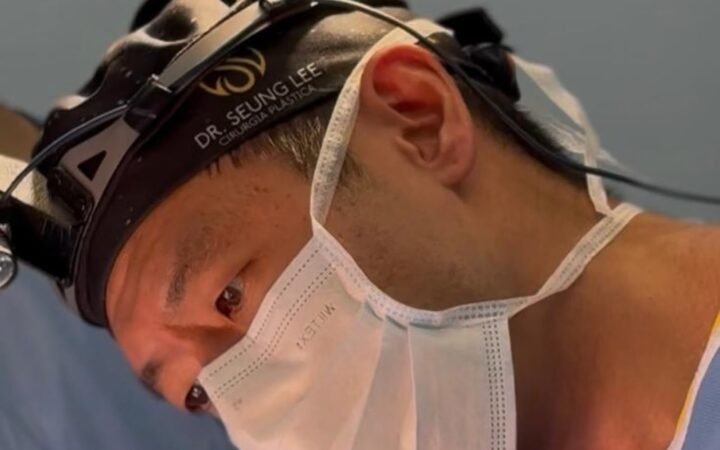Dr. Seung Hoon Lee, Cirurgião Plástico